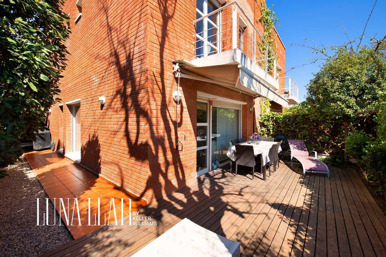 4 bedroom Terraced Villa for sale in Sant Joan Despi with garage - € 839,000 (Ref: 9741823)