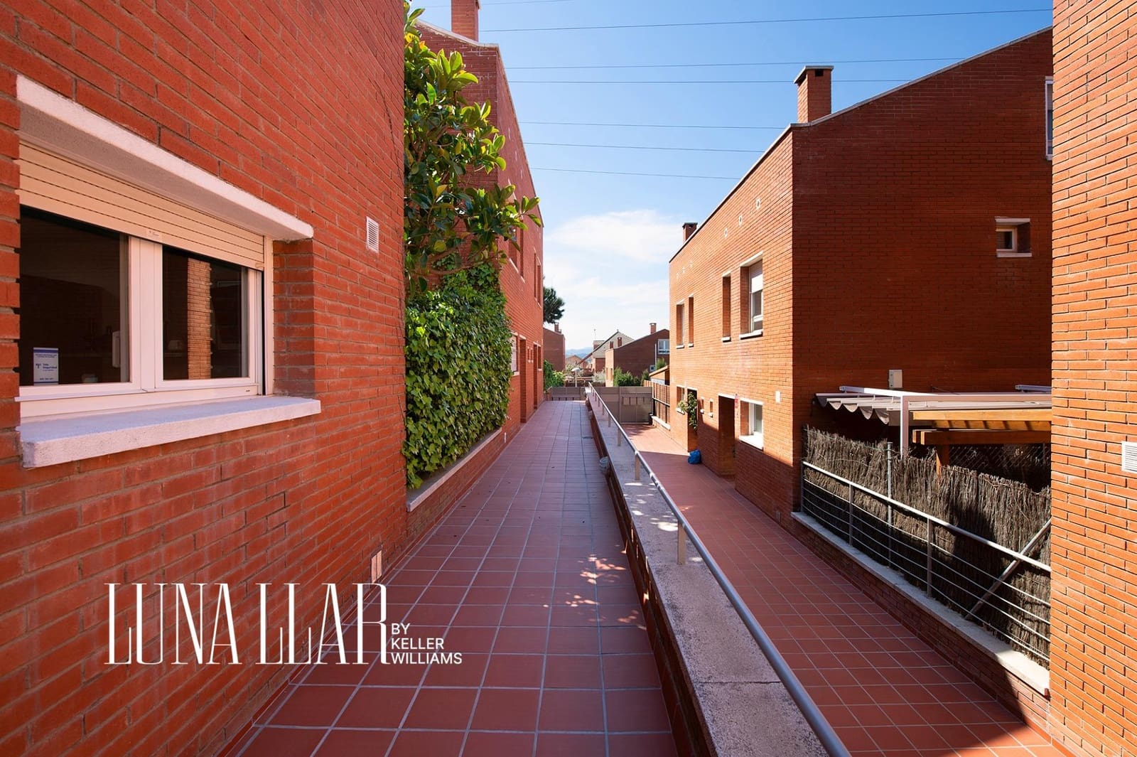 4 bedroom Terraced Villa for sale in Sant Joan Despi with garage - € 839,000 (Ref: 9741823)