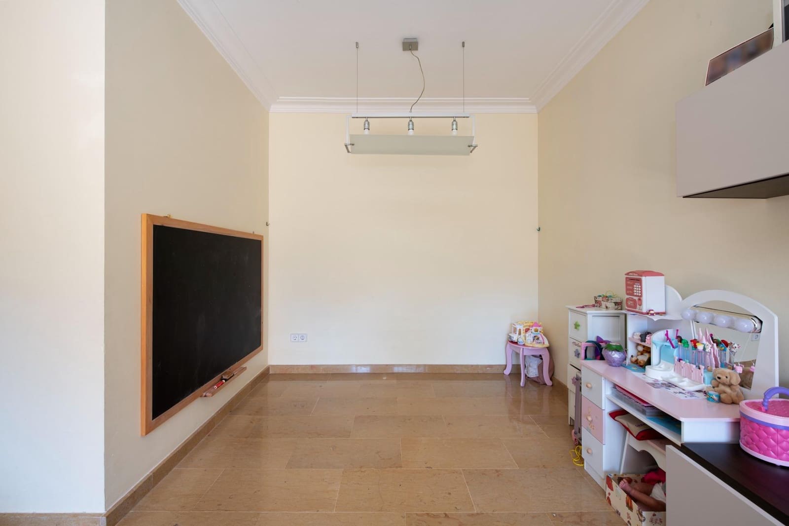 4 soverom Leilighet til salgs i Sant Boi de Llobregat - € 369 000 (Ref: 9788471)