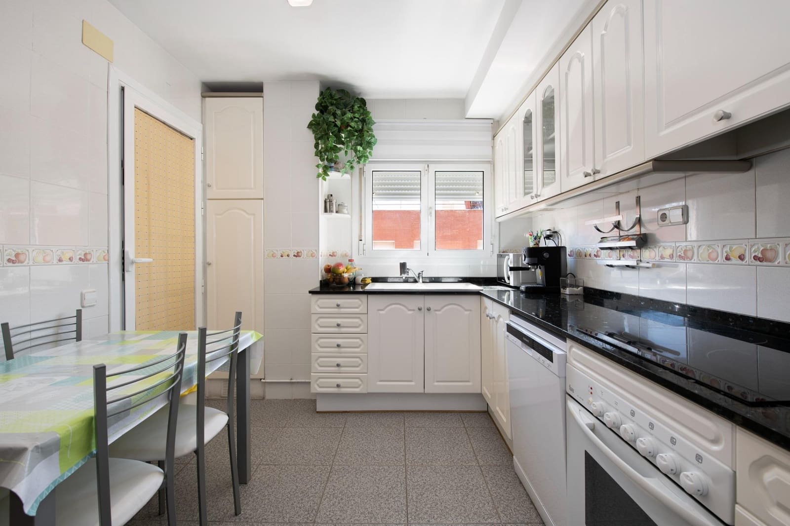 4 soverom Leilighet til salgs i Sant Boi de Llobregat - € 369 000 (Ref: 9788471)