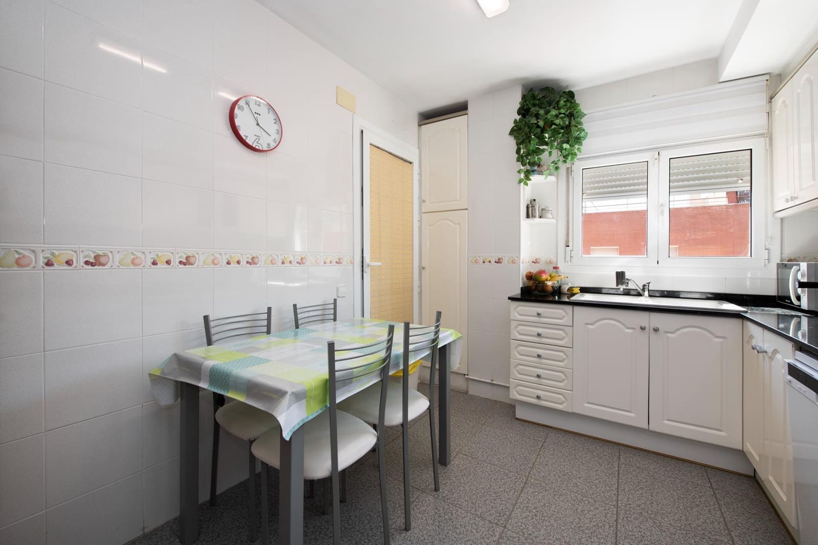 4 soverom Leilighet til salgs i Sant Boi de Llobregat - € 369 000 (Ref: 9788471)