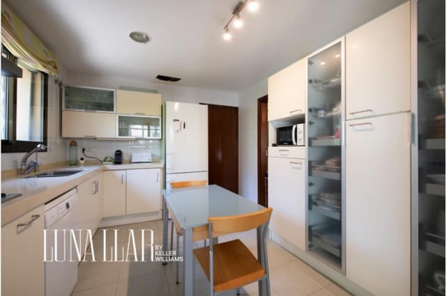 Chalet de 4 habitaciones en Castelldefels en venta con garaje - 1.280.000 € (Ref: 9832220)