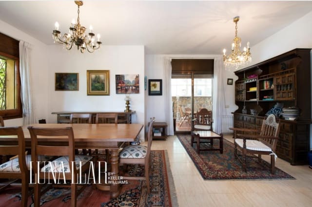 Chalet de 4 habitaciones en Castelldefels en venta con garaje - 1.280.000 € (Ref: 9832220)