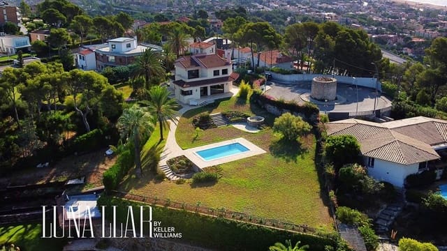 3 makuuhuone Huvila myytävänä paikassa Castelldefels mukana 
autotalli - 1 950 000 € (Ref: 9832223)
