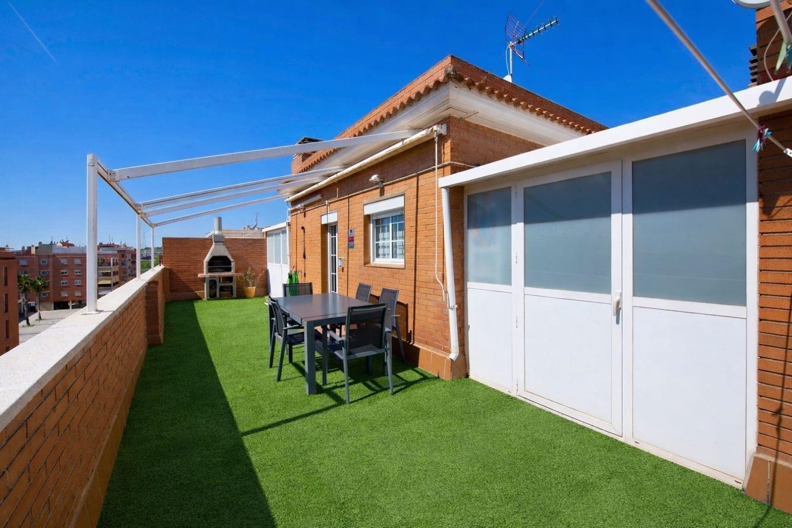 4 bedroom Flat for sale in Sant Boi de Llobregat - € 369,000 (Ref: 9832224)