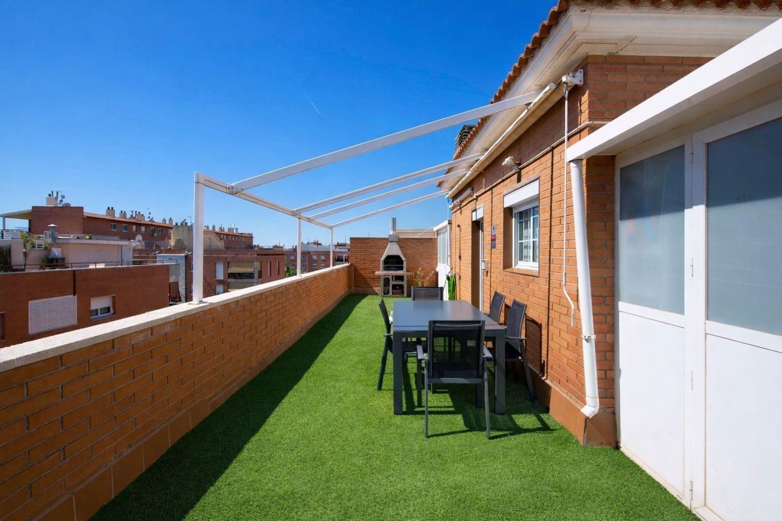 4 bedroom Flat for sale in Sant Boi de Llobregat - € 369,000 (Ref: 9832224)