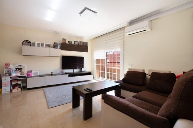 4 bedroom Flat for sale in Sant Boi de Llobregat - € 369,000 (Ref: 9832224)