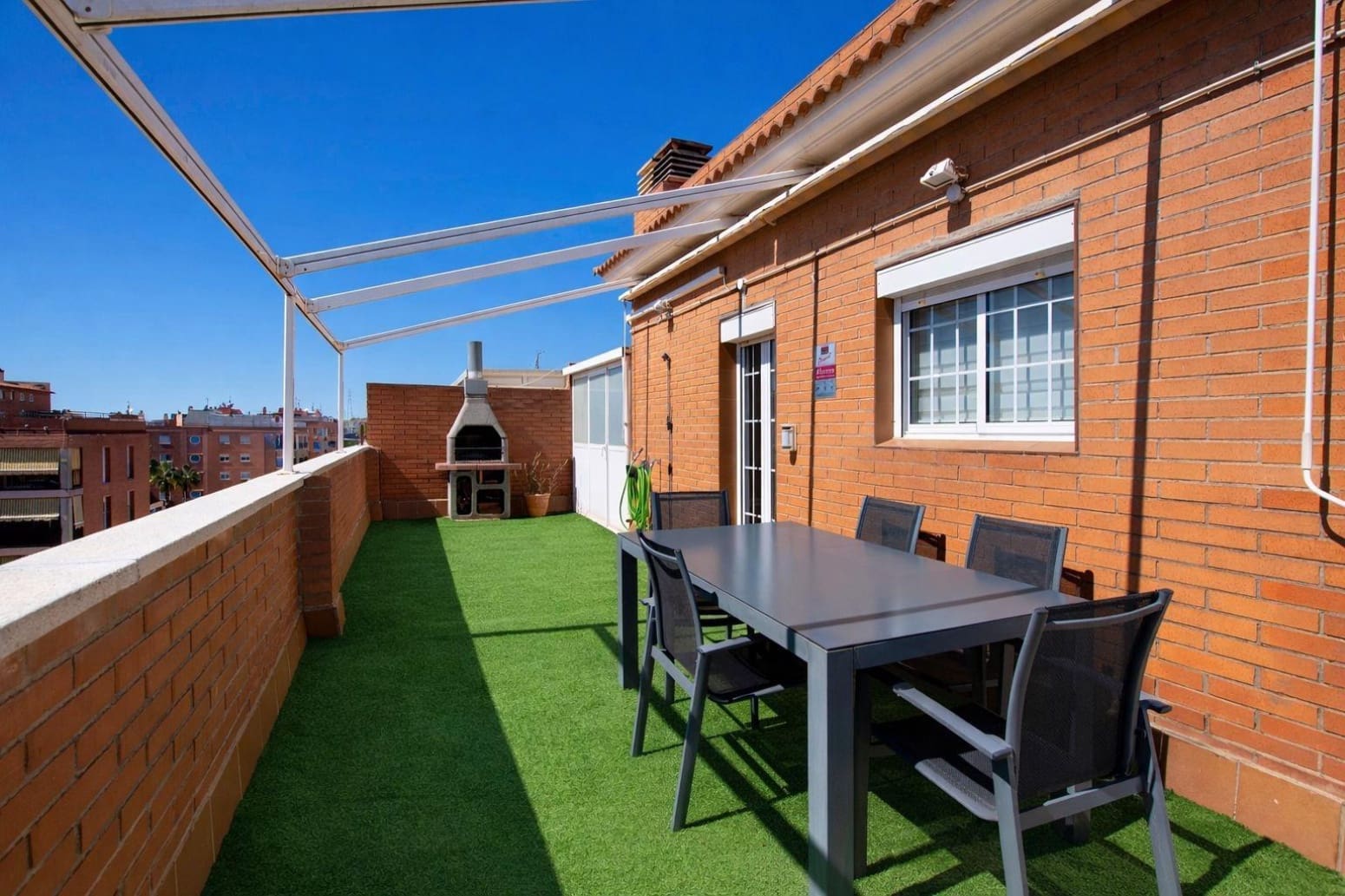 4 bedroom Flat for sale in Sant Boi de Llobregat - € 369,000 (Ref: 9832224)