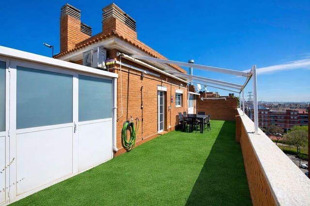4 bedroom Flat for sale in Sant Boi de Llobregat - € 369,000 (Ref: 9832224)