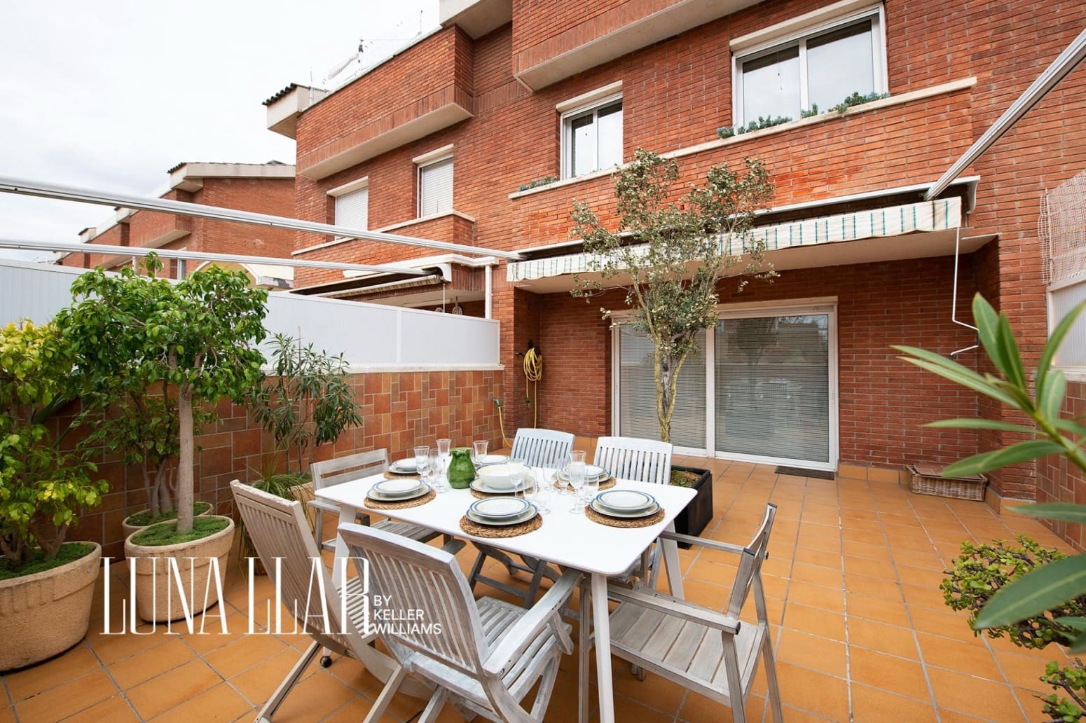 Chalet de 4 habitaciones en Viladecans en venta con garaje - 649.000 € (Ref: 9832230)