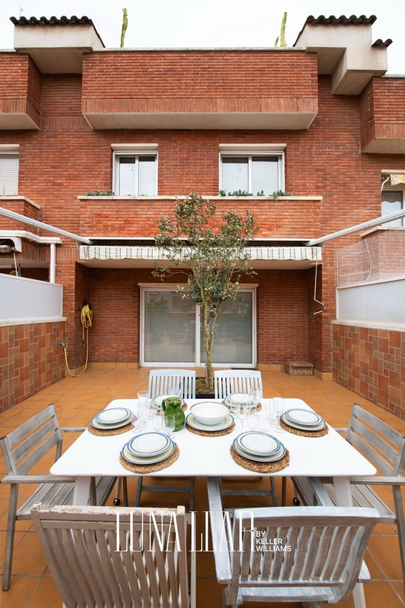 Chalet de 4 habitaciones en Viladecans en venta con garaje - 649.000 € (Ref: 9832230)