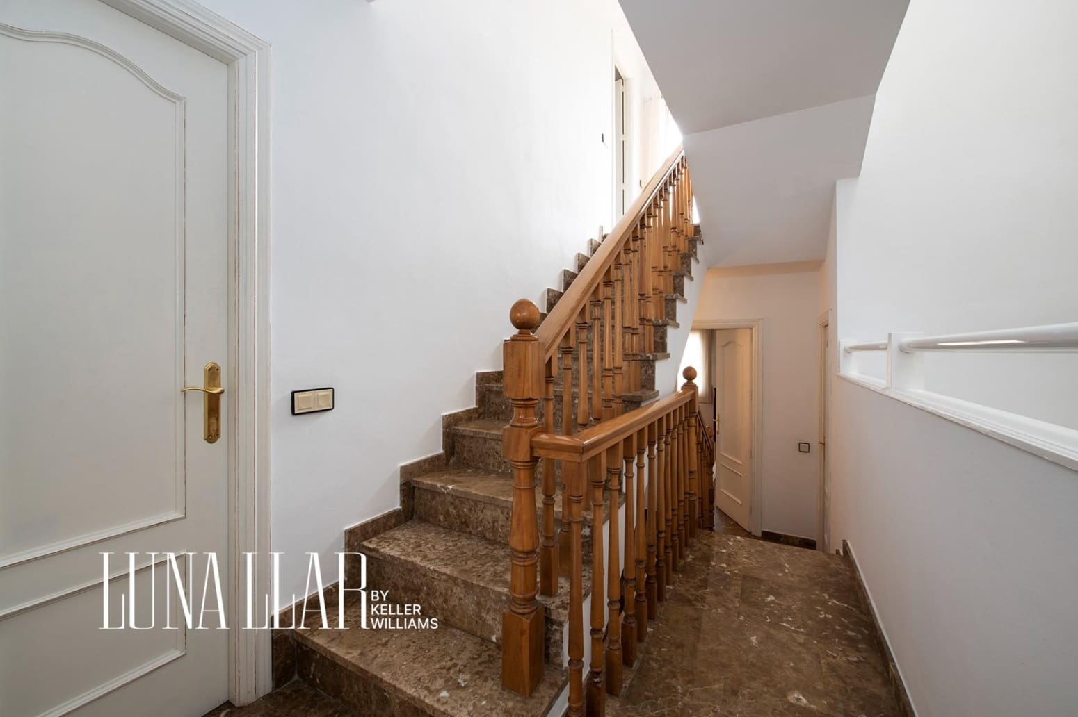 Chalet de 4 habitaciones en Viladecans en venta con garaje - 649.000 € (Ref: 9832230)