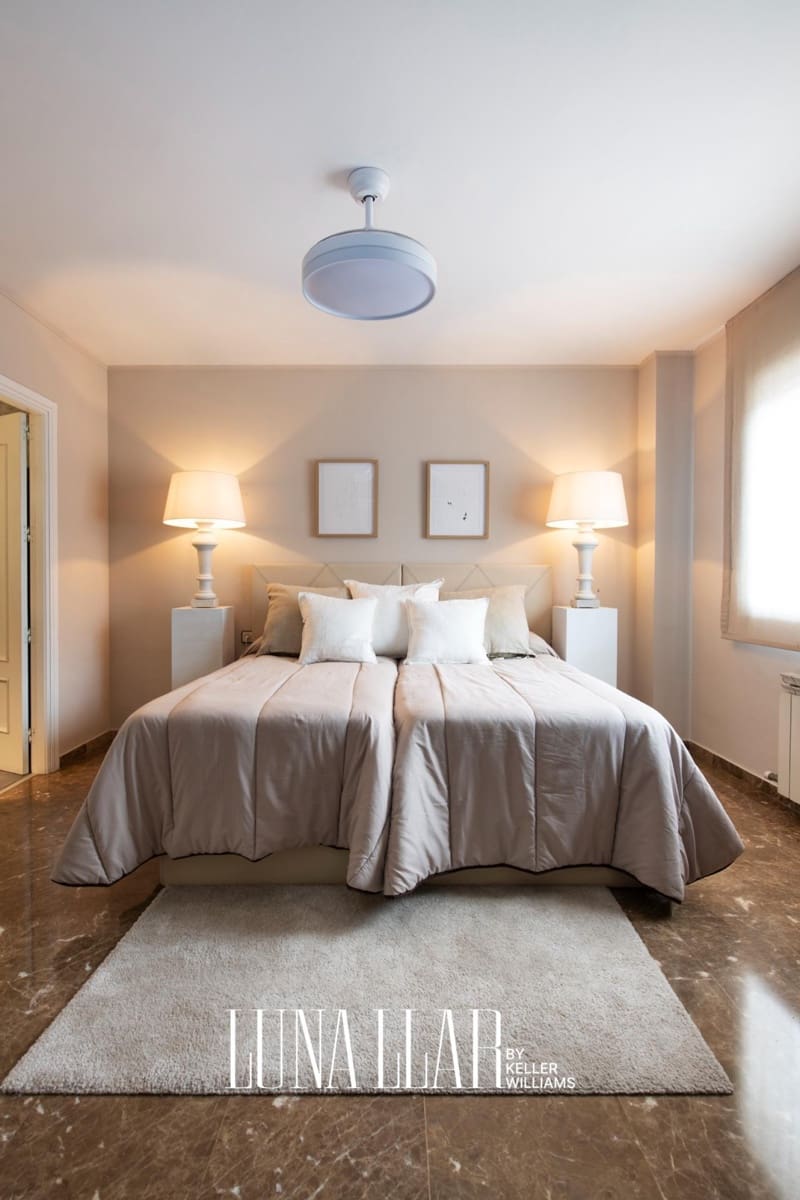 Chalet de 4 habitaciones en Viladecans en venta con garaje - 649.000 € (Ref: 9832230)