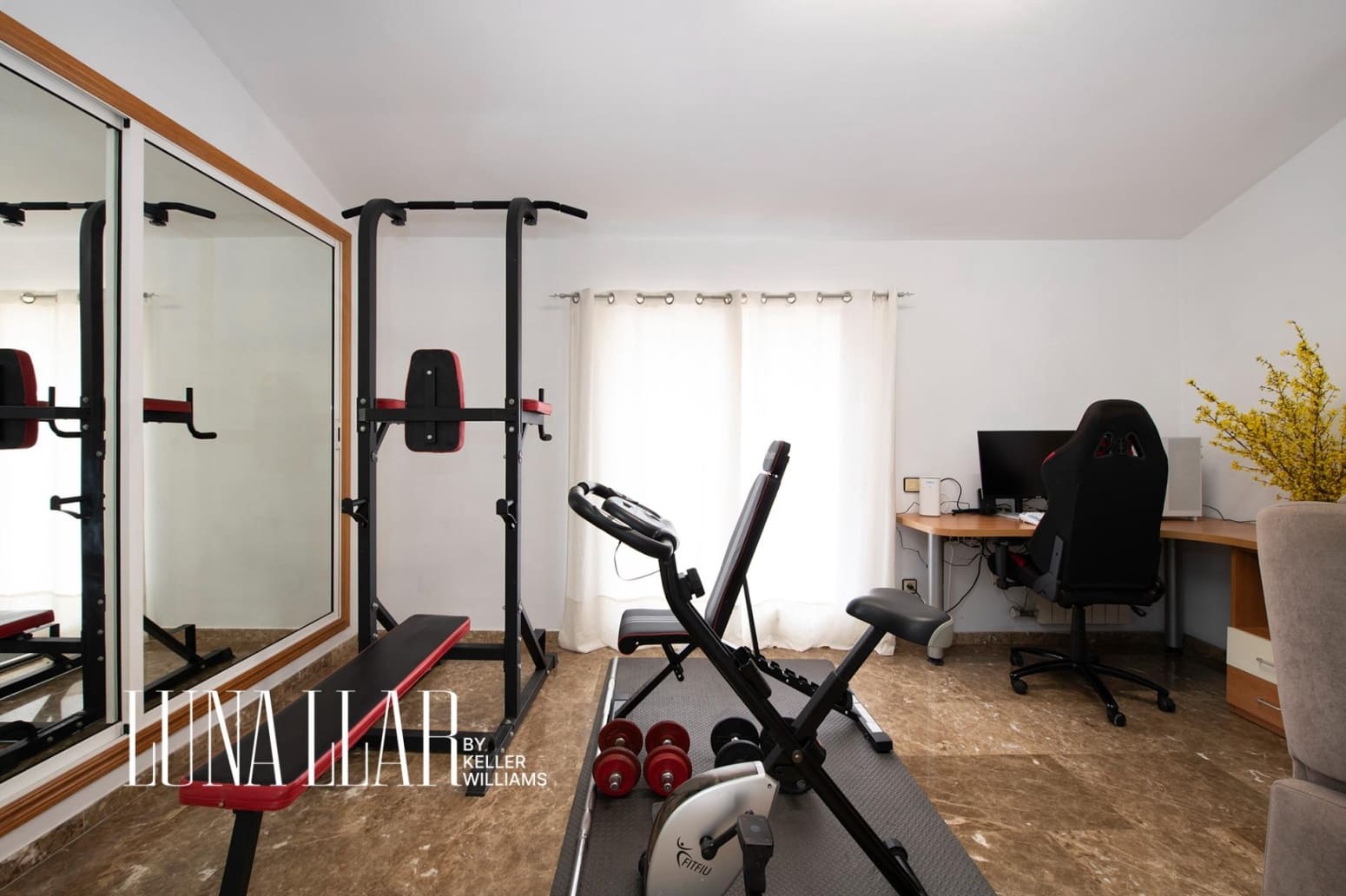 Chalet de 4 habitaciones en Viladecans en venta con garaje - 649.000 € (Ref: 9832230)