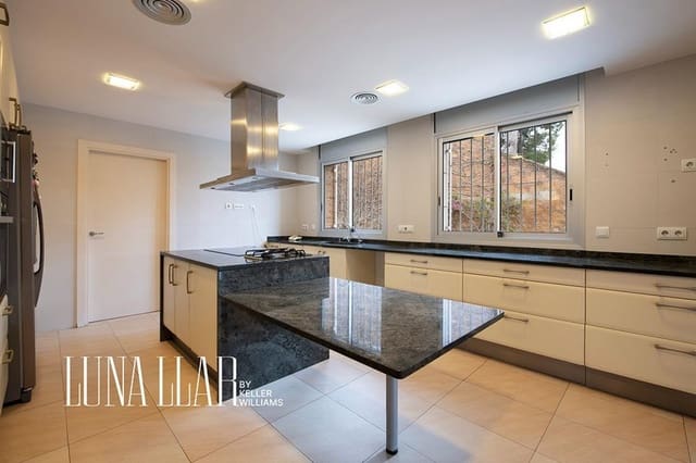 Chalet de 6 habitaciones en Castelldefels en venta - 1.795.000 € (Ref: 9832240)