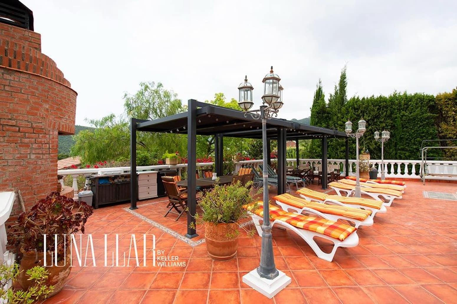 8 bedroom Villa for sale in Gava - € 2,100,000 (Ref: 9832252)