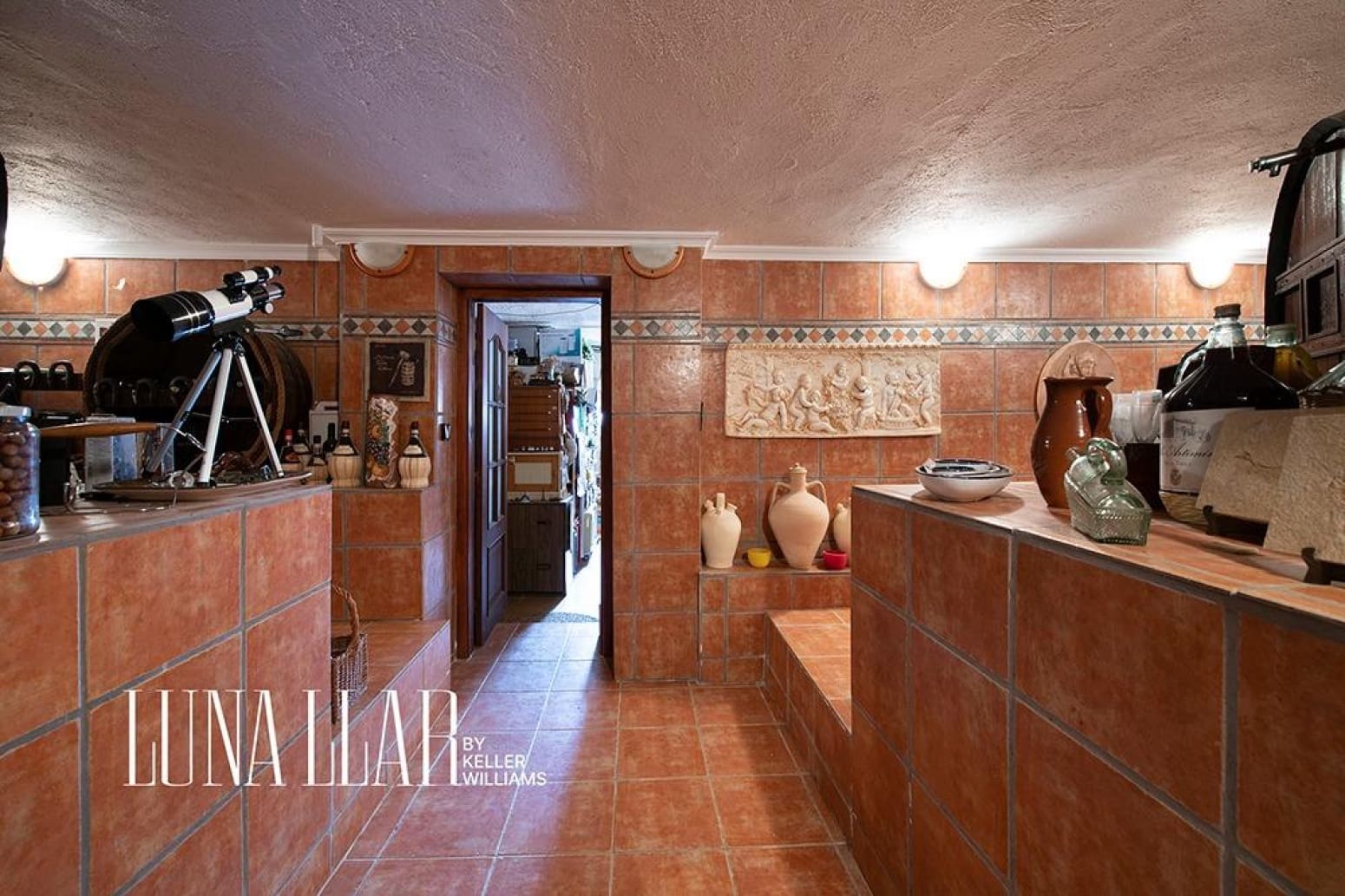 8 bedroom Villa for sale in Gava - € 2,100,000 (Ref: 9832252)