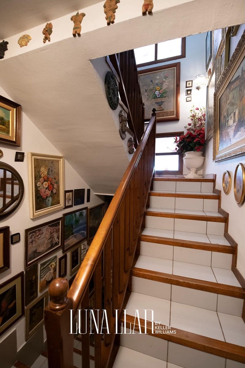 8 bedroom Villa for sale in Gava - € 2,100,000 (Ref: 9832252)