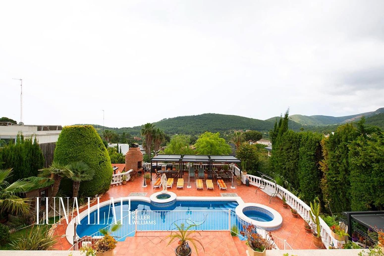8 bedroom Villa for sale in Gava - € 2,100,000 (Ref: 9832252)