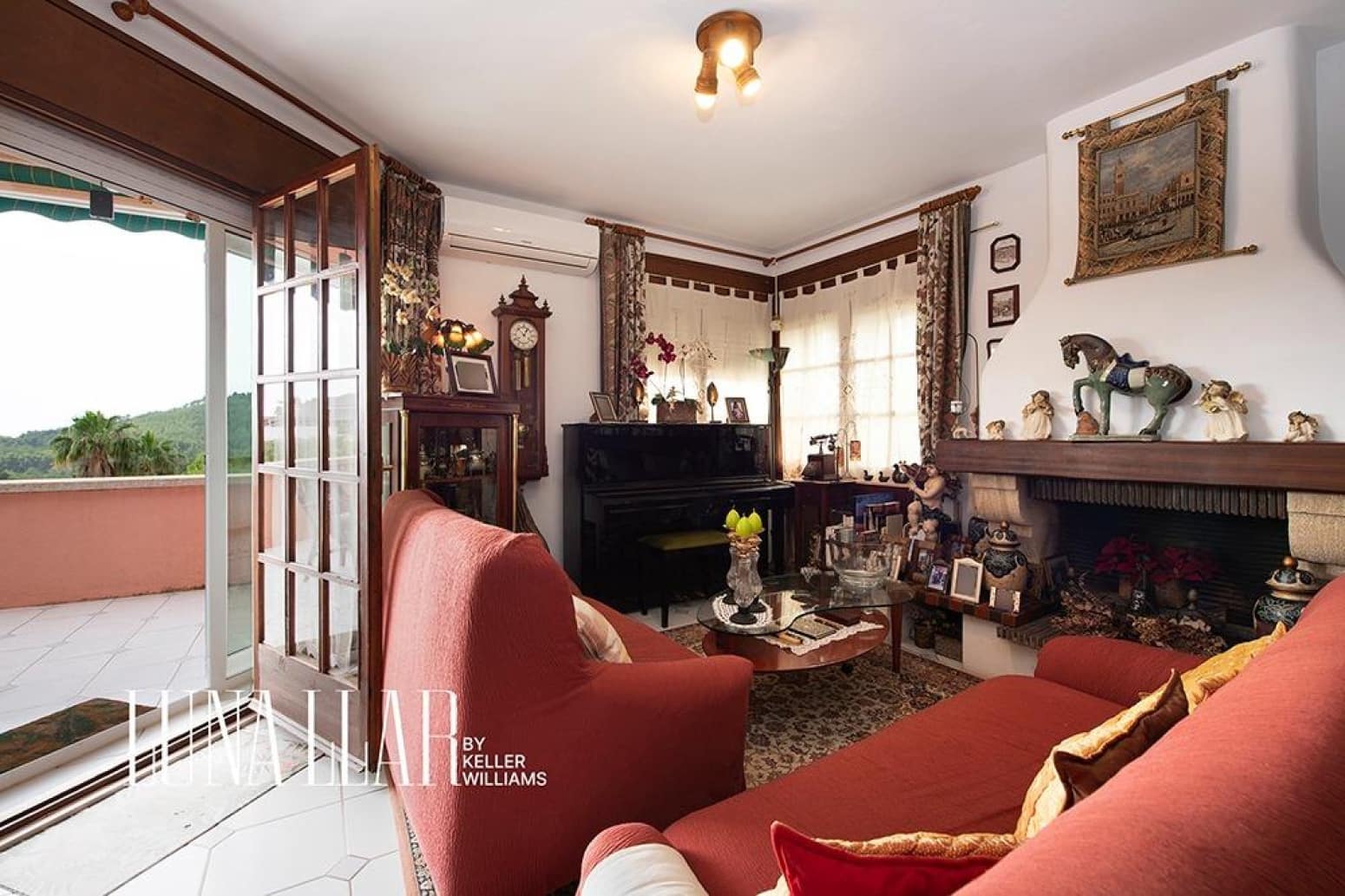 8 bedroom Villa for sale in Gava - € 2,100,000 (Ref: 9832252)