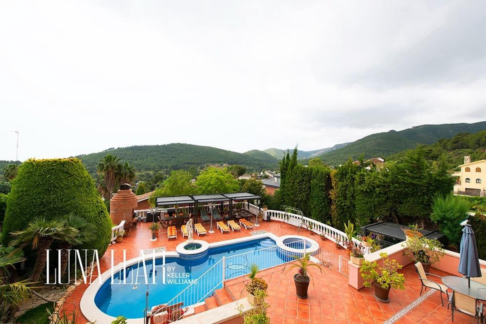 8 bedroom Villa for sale in Gava - € 2,100,000 (Ref: 9832252)
