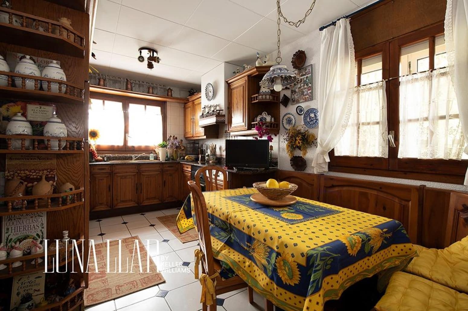 8 bedroom Villa for sale in Gava - € 2,100,000 (Ref: 9832252)