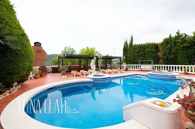 8 bedroom Villa for sale in Gavà - € 2,100,000 (Ref: 9832252)