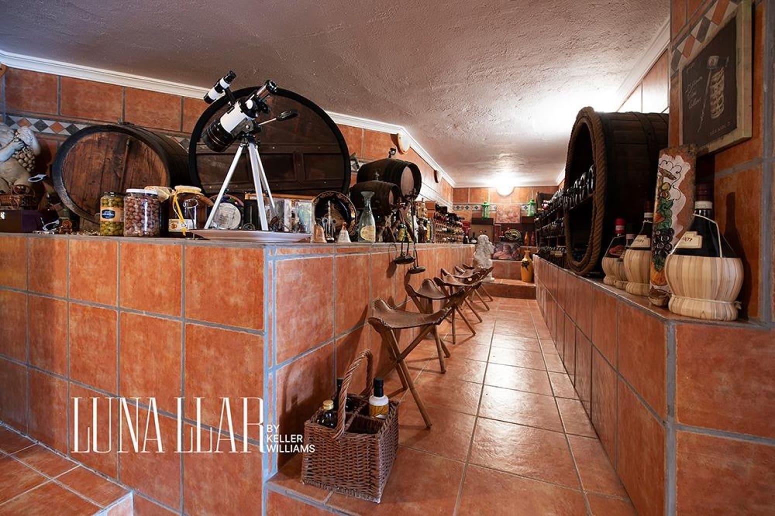 8 bedroom Villa for sale in Gava - € 2,100,000 (Ref: 9832252)