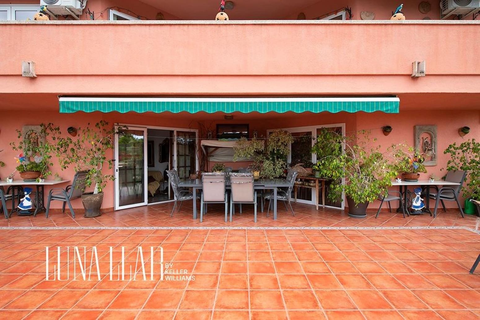8 bedroom Villa for sale in Gava - € 2,100,000 (Ref: 9832252)