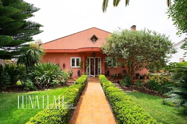 8 bedroom Villa for sale in Gavà - € 2,100,000 (Ref: 9832252)