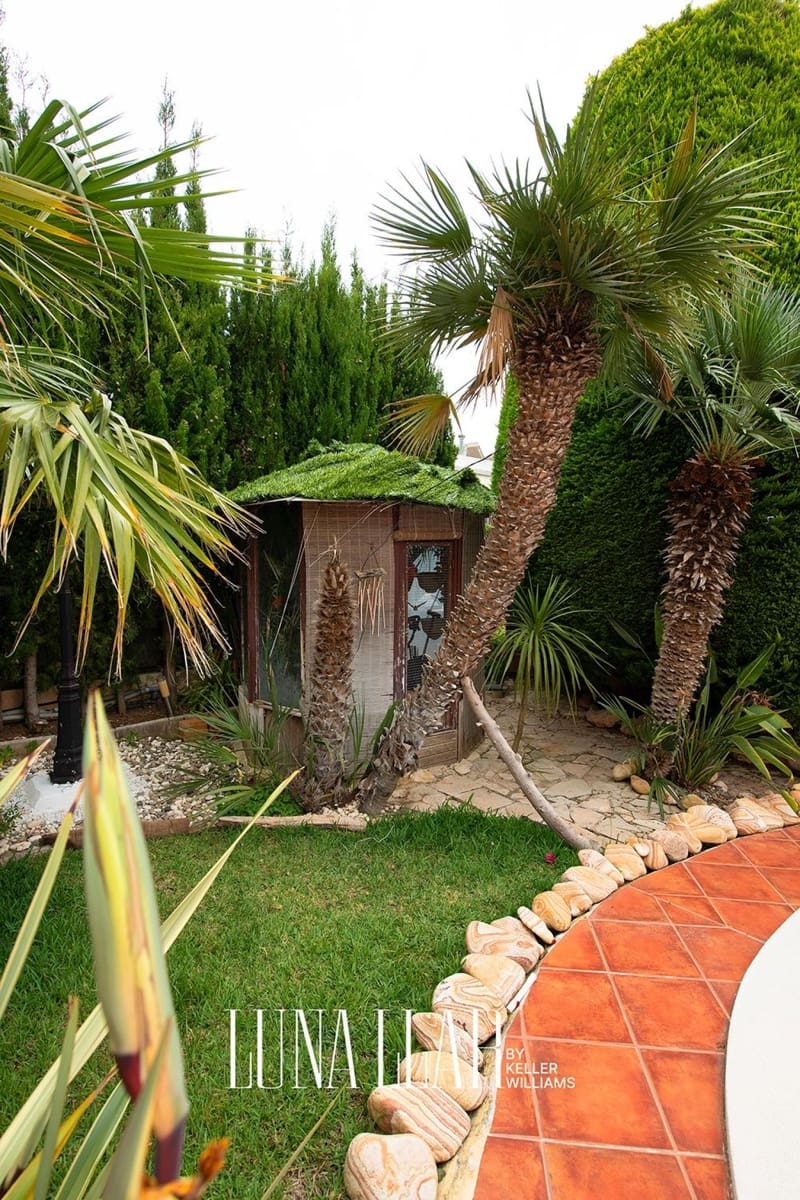 8 bedroom Villa for sale in Gava - € 2,100,000 (Ref: 9832252)