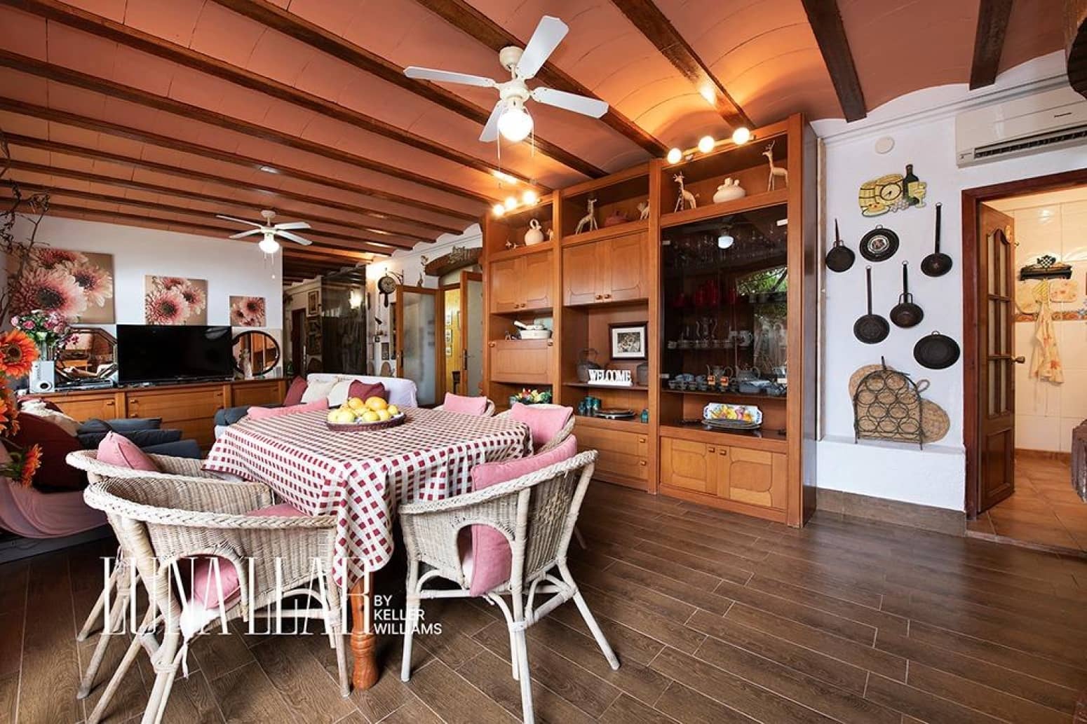 8 bedroom Villa for sale in Gava - € 2,100,000 (Ref: 9832252)
