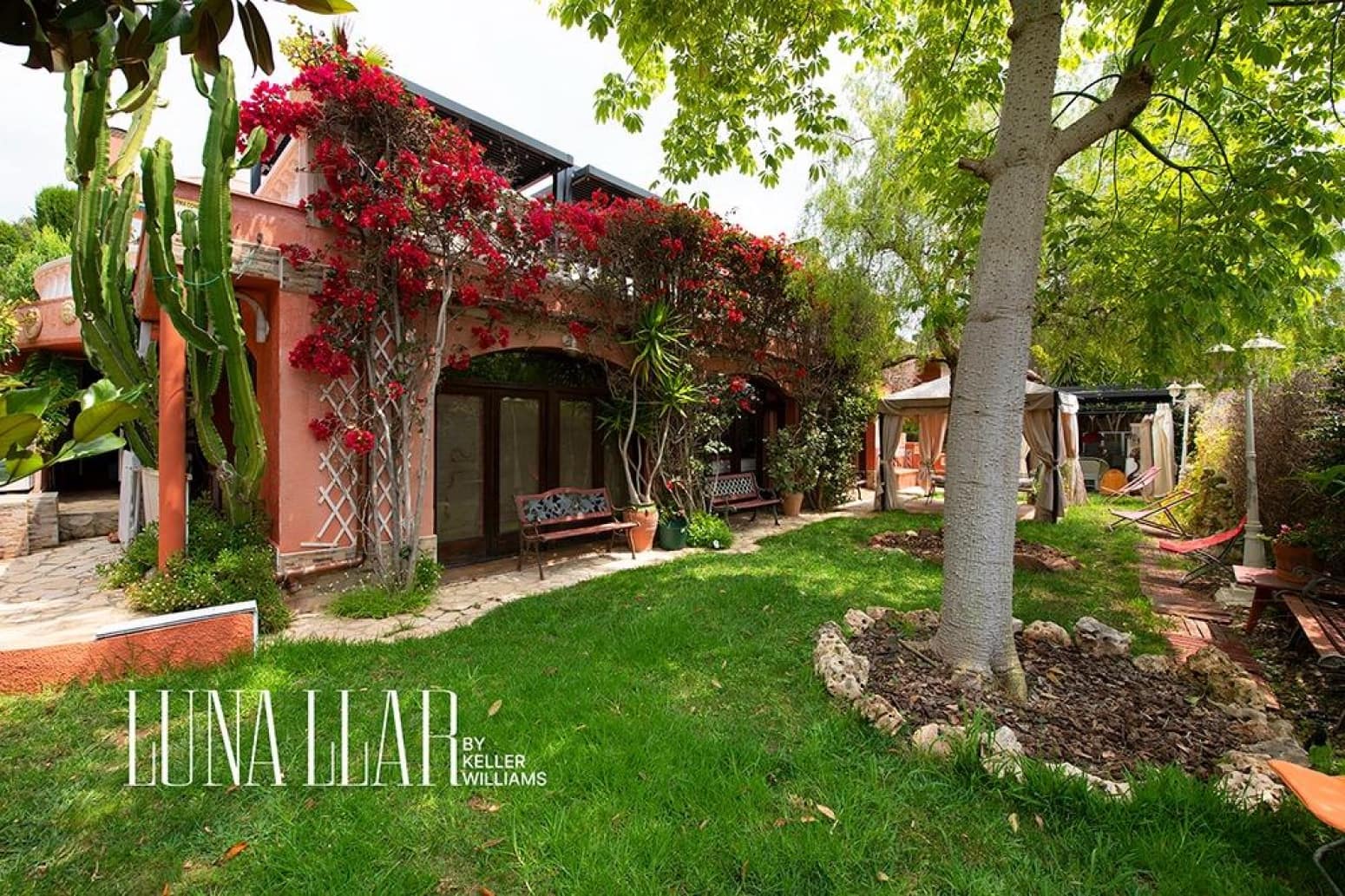 8 bedroom Villa for sale in Gava - € 2,100,000 (Ref: 9832252)