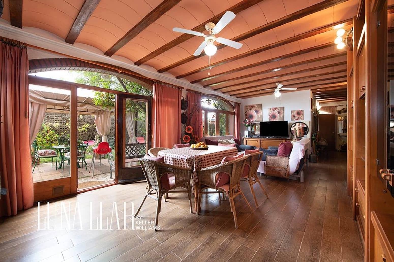 8 bedroom Villa for sale in Gava - € 2,100,000 (Ref: 9832252)