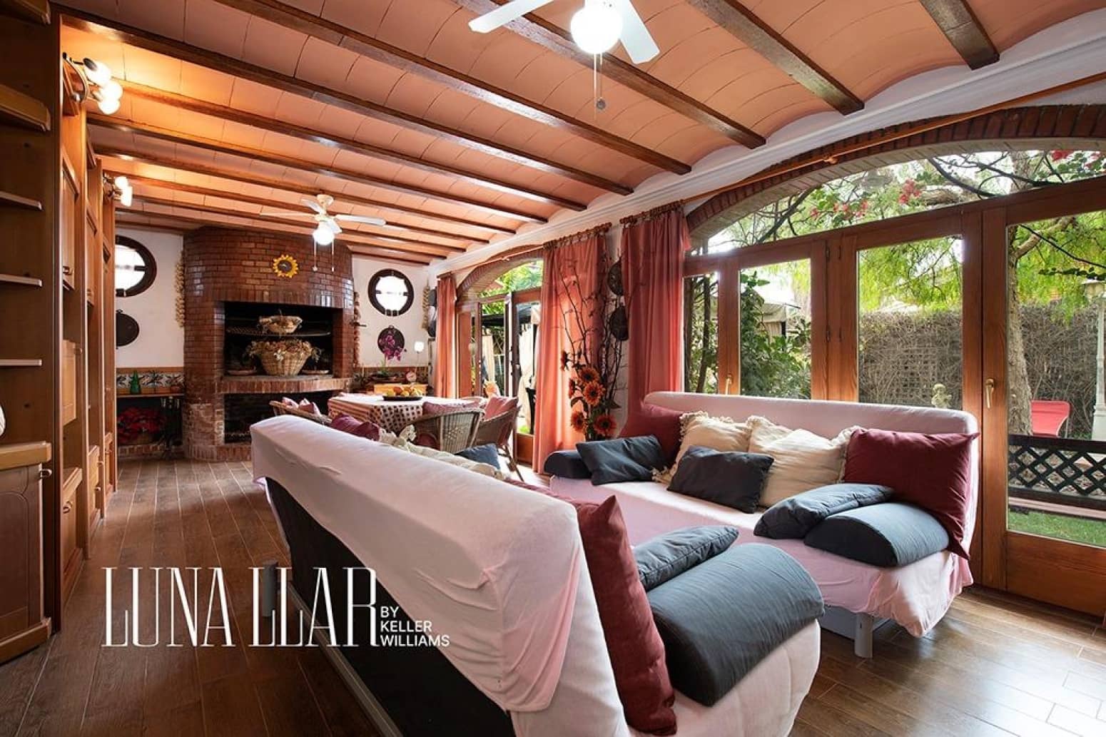 8 bedroom Villa for sale in Gava - € 2,100,000 (Ref: 9832252)