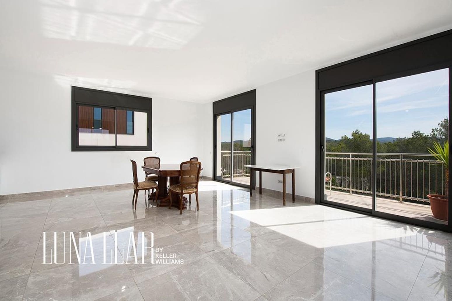5 bedroom Villa for sale in Sant Pere de Ribes with garage - € 450,000 (Ref: 9832257)