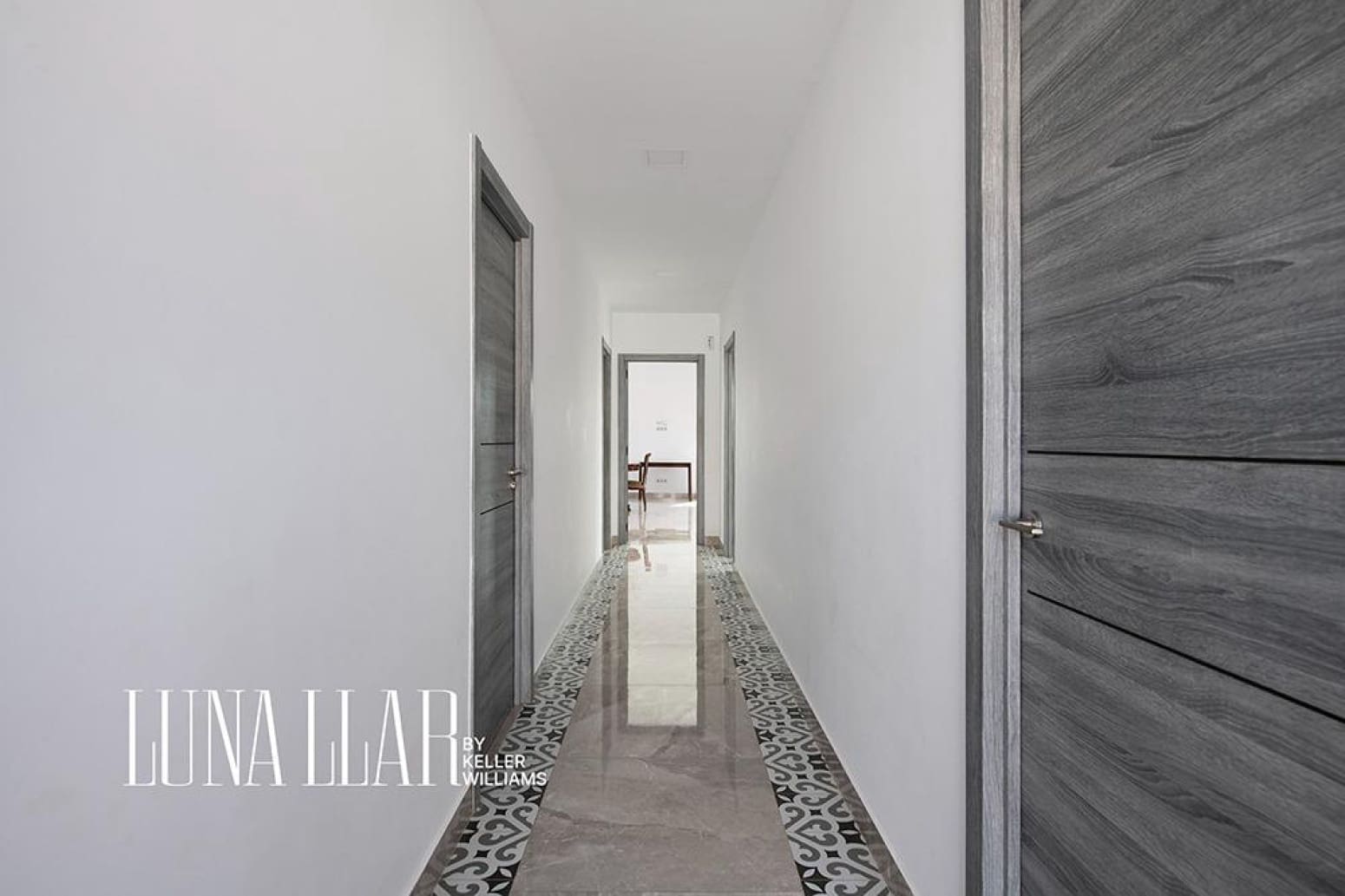 5 bedroom Villa for sale in Sant Pere de Ribes with garage - € 450,000 (Ref: 9832257)