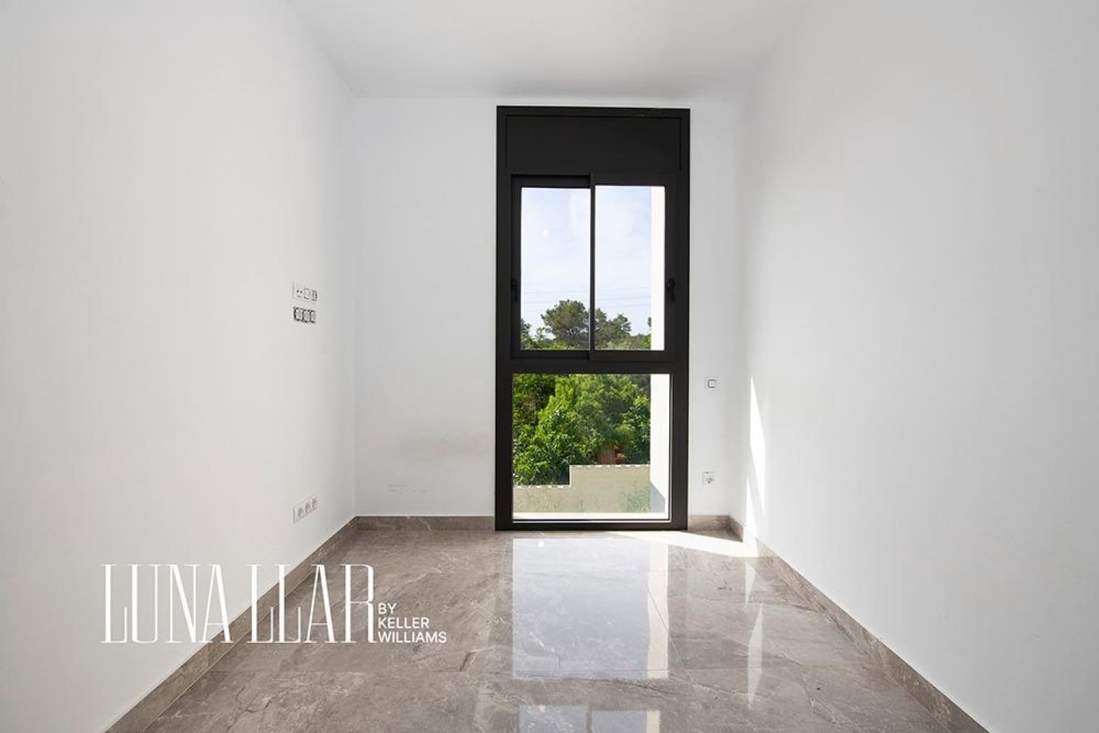 5 bedroom Villa for sale in Sant Pere de Ribes with garage - € 450,000 (Ref: 9832257)