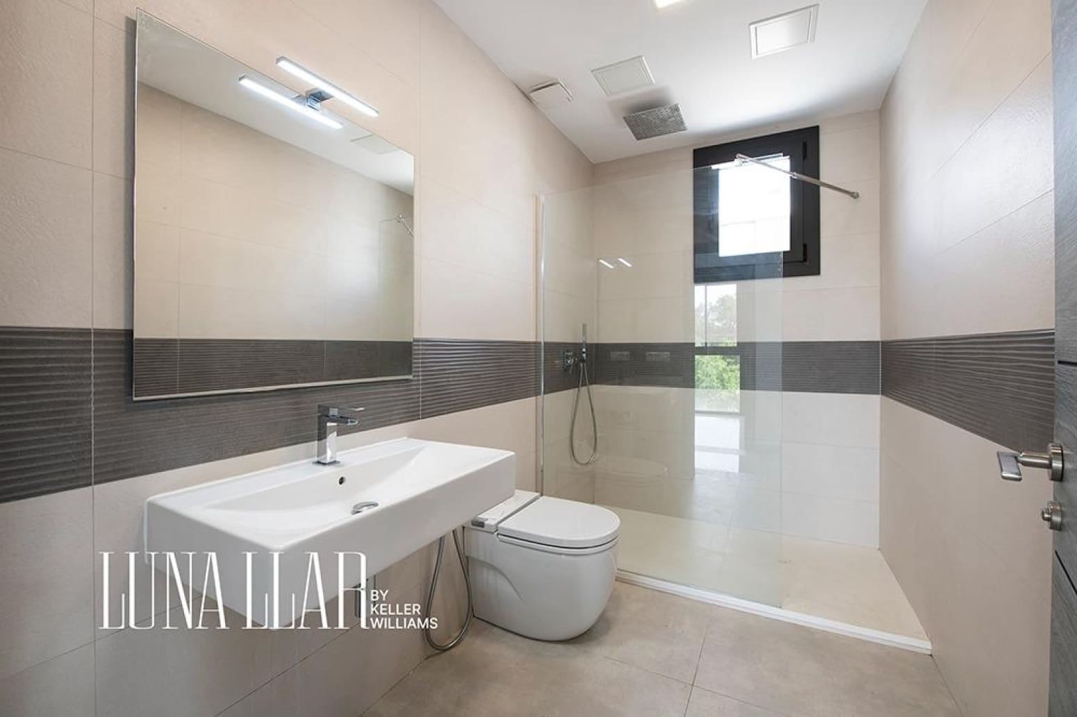 5 bedroom Villa for sale in Sant Pere de Ribes with garage - € 450,000 (Ref: 9832257)