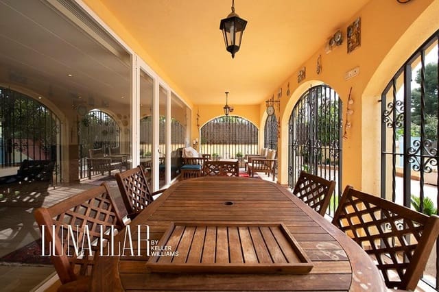 5 bedroom Villa for sale in Castelldefels with garage - € 1,295,000 (Ref: 9833428)