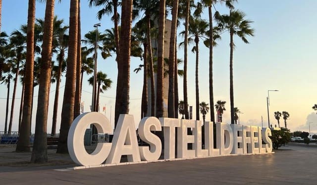 Chalet de 3 habitaciones en Castelldefels en venta con garaje - 849.000 € (Ref: 9839024)