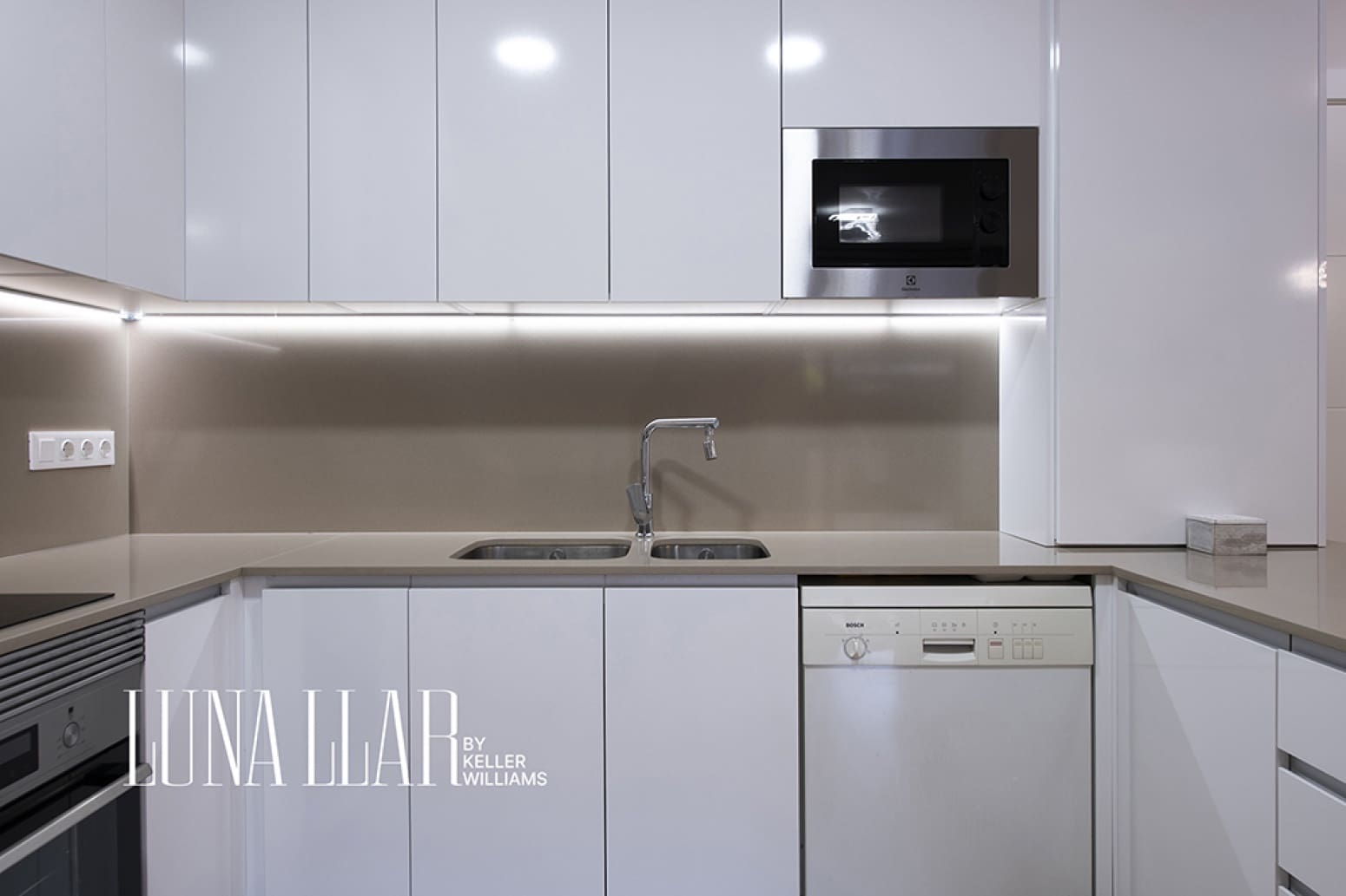 3 chambre Appartement à vendre à Castelldefels avec piscine garage - 675 000 € (Ref: 9861659)