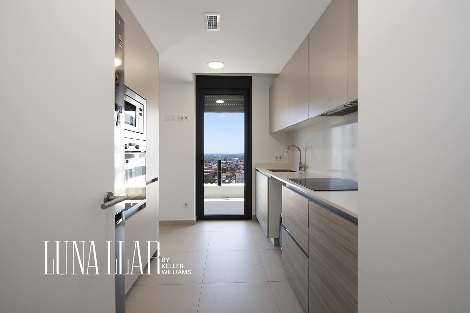 3 slaapkamer Flat te koop in Cornella de Llobregat met zwembad garage - € 655.000 (Ref: 9861660)