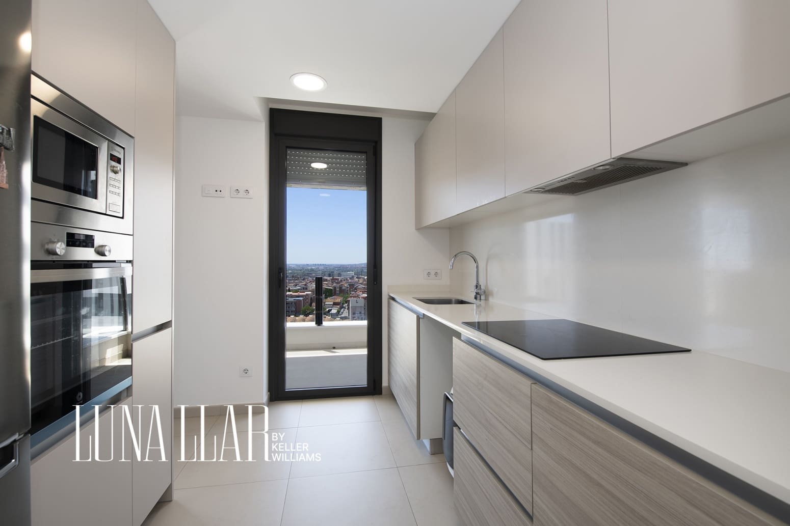 3 slaapkamer Flat te koop in Cornella de Llobregat met zwembad garage - € 655.000 (Ref: 9861660)