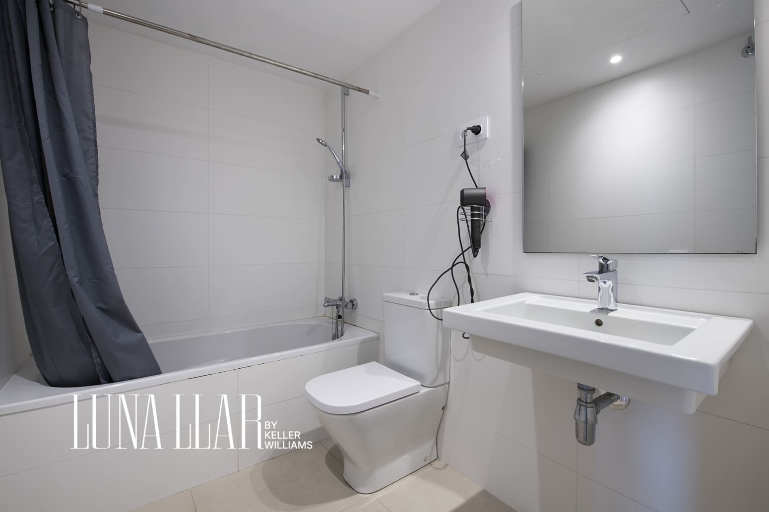 3 slaapkamer Flat te koop in Cornella de Llobregat met zwembad garage - € 655.000 (Ref: 9861660)