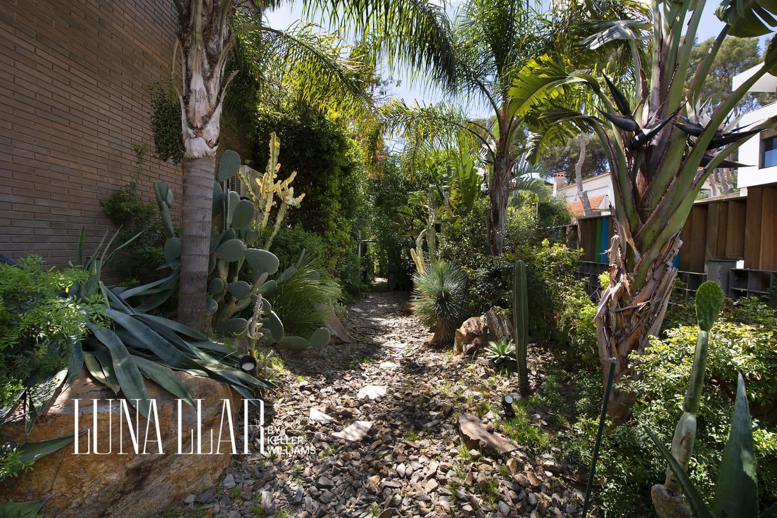 Villa for sale in Castelldefels - € 1,700,000 (Ref: 9875800)