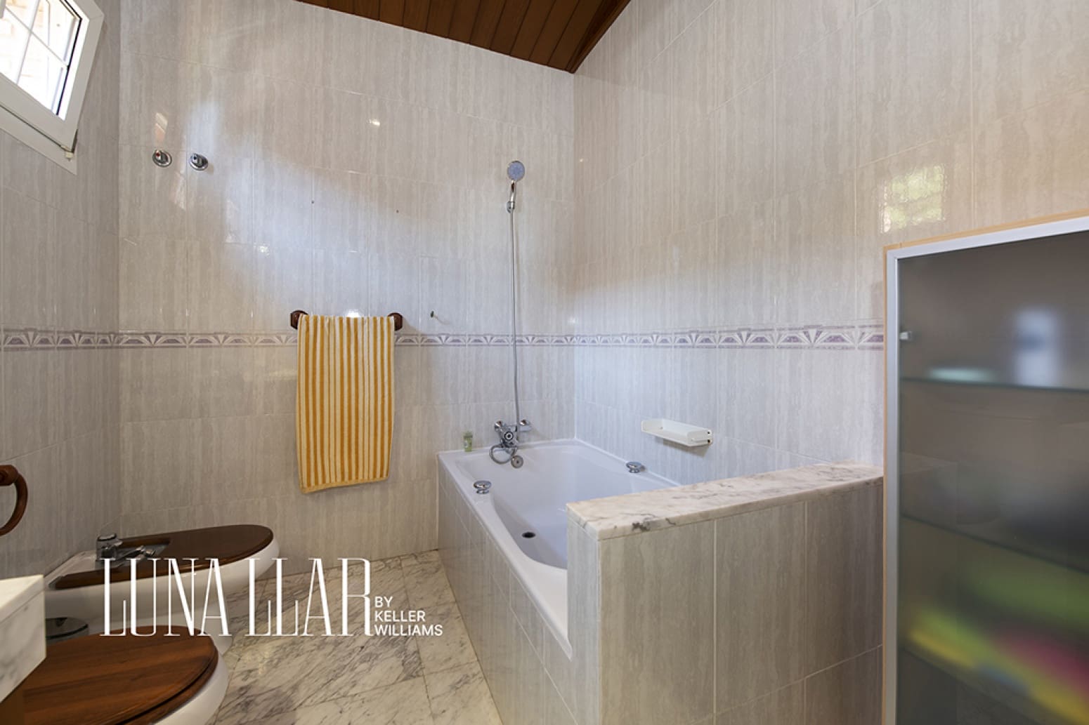 5 bedroom Villa for sale in Castelldefels with pool garage - € 1,399,000 (Ref: 9878160)