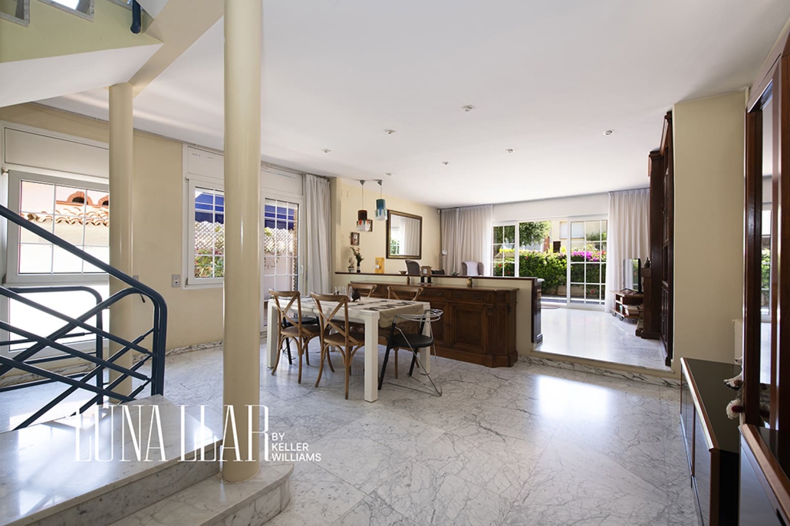 5 bedroom Villa for sale in Castelldefels with pool garage - € 1,399,000 (Ref: 9878160)