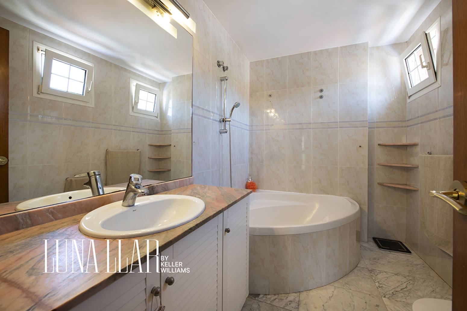 5 bedroom Villa for sale in Castelldefels with pool garage - € 1,399,000 (Ref: 9878160)