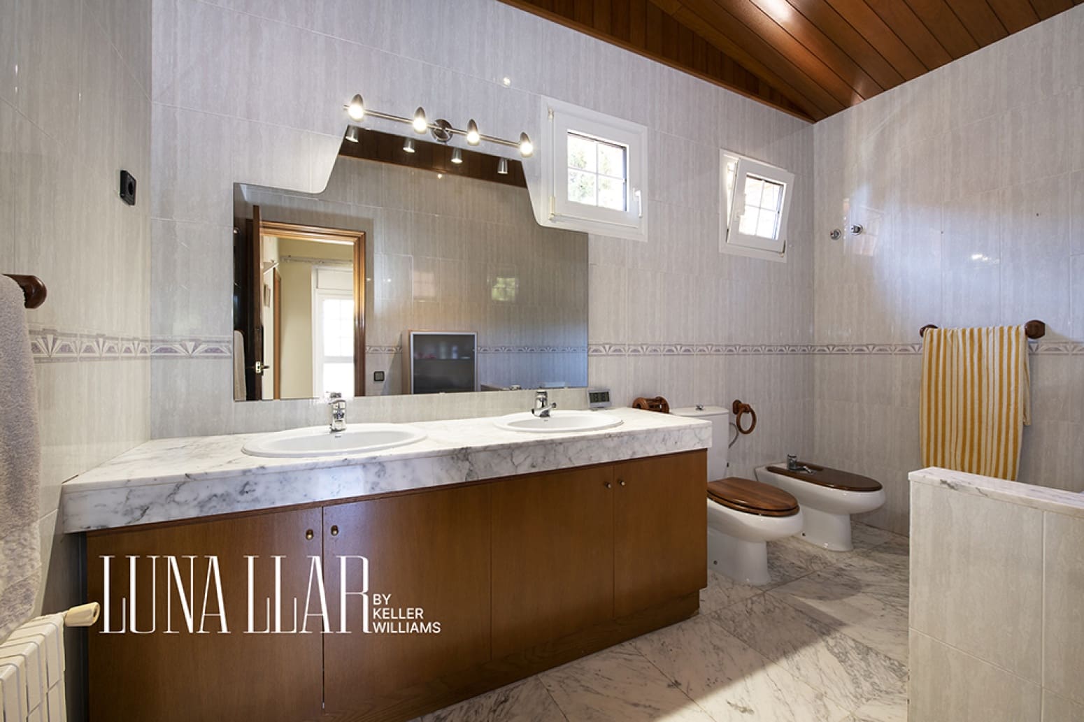5 bedroom Villa for sale in Castelldefels with pool garage - € 1,399,000 (Ref: 9878160)
